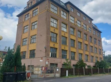 Prodej - nájemní dům, 2 480 m² obrázek