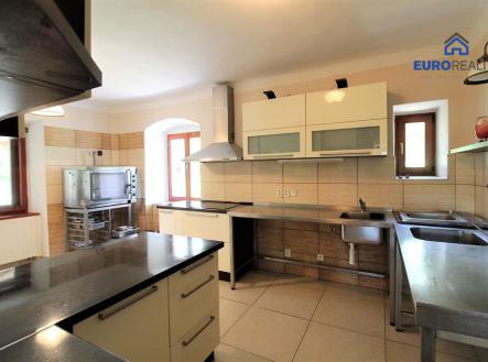 kuchyň v přízemí | Prodej - dům/vila, 389 m²