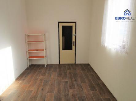 Pronájem - skladovací prostor, 200 m²