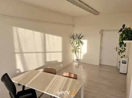 1000026924.jpg | Pronájem - kanceláře, 69 m²