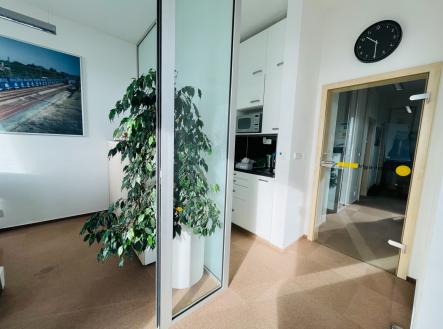 IMG_8697 | Prodej - kanceláře, 77 m²
