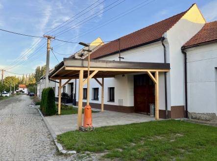 d6da4c88-0ab9-4993-bcb0-ef184ced6b4d | Pronájem - dům/vila, 160 m²