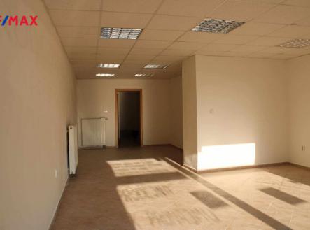 455818864-2555984591261367-2013008317550894232-n.jpg | Pronájem - obchodní prostor, 50 m²