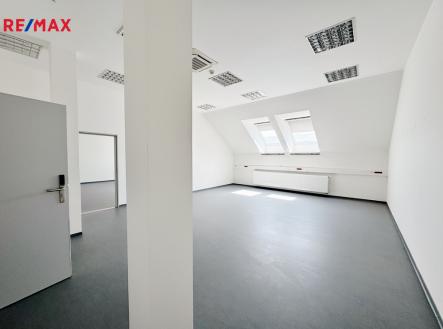 3990f3b6-77e2-400d-abea-5d7a4ce0f55c.jpeg | Pronájem - kanceláře, 650 m²