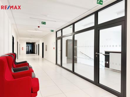 216822a1-24bf-471e-bf5a-bd11cb358306.jpeg | Pronájem - kanceláře, 650 m²