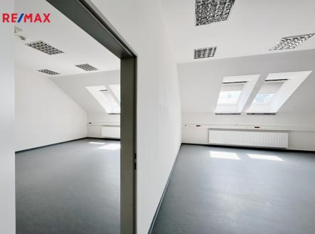 ebea66c5-36b5-43dc-9622-f4afe552e7f4.jpeg | Pronájem - kanceláře, 65 m²