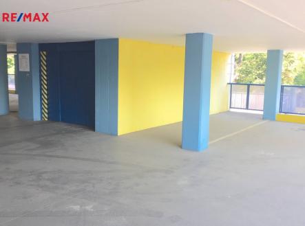 Vyjezd z výtahu | Pronájem - malý objekt/garáž