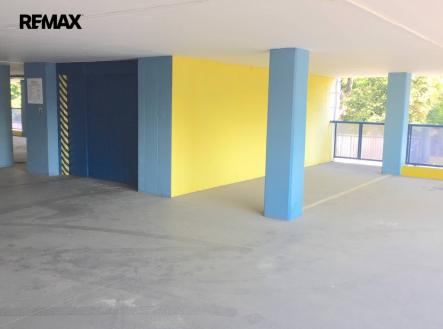 Vyjezd z výtahu | Pronájem - malý objekt/garáž