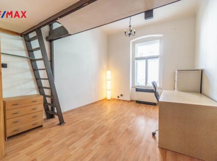 Pokoj s vestavěným patrem | Prodej bytu, 1+1, 34 m²