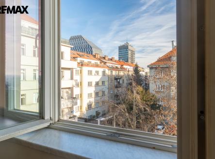 Pohled do vnitrobloku | Pronájem bytu, 2+1, 62 m²