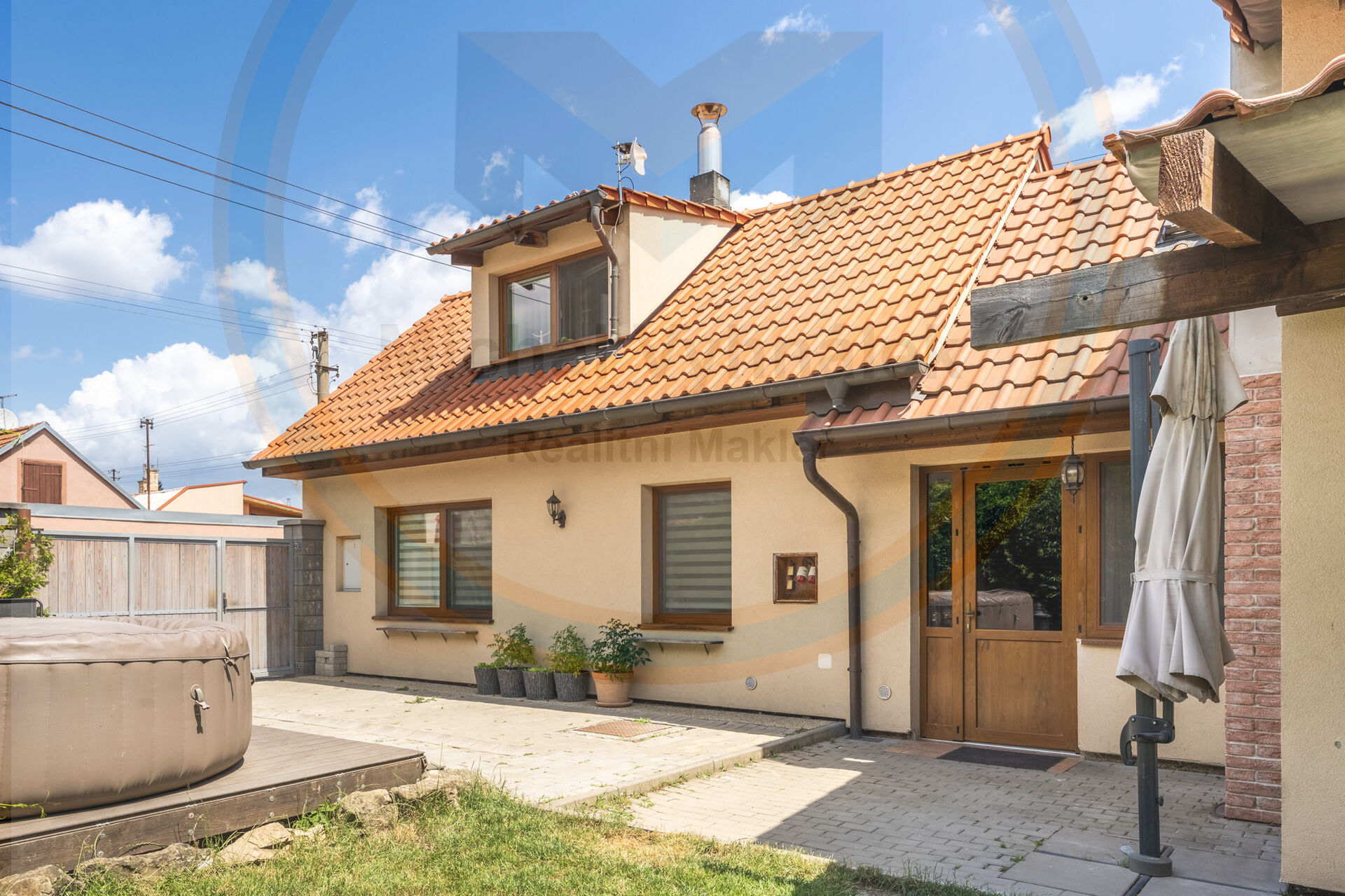 Na prodej rodinný dům 4+kk, užitná plocha 123 m², pozemek 283 m² – Veltrusy u Mělníka
