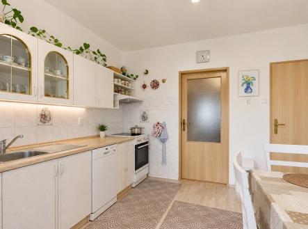 83678f1c-542d-4f58-94ec-9fb6b9ae8701 | Prodej - dům/vila, 177 m²