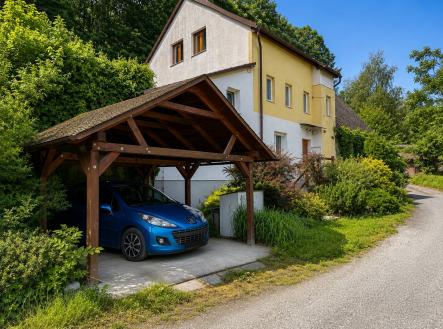 8131fd8b-9eca-41ef-a4f9-8d8e53396a8a | Prodej - dům/vila, 220 m²