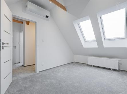 . | Prodej - nájemní dům, 267 m²