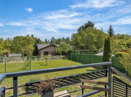zahrada patřící k bytu 3+kk, Uhříněves | Prodej - nájemní dům, 267 m²