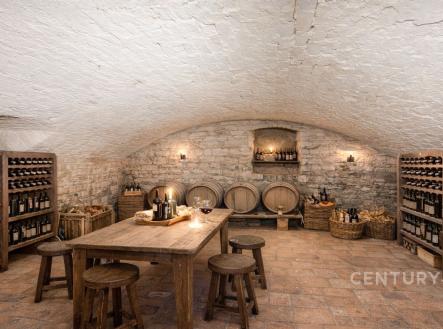 . | Prodej - nájemní dům, 1 380 m²