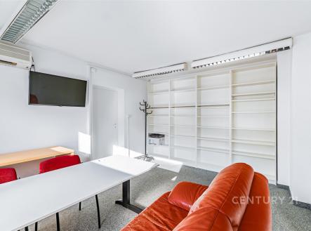 . | Pronájem - kanceláře, 32 m²