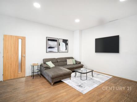 . | Pronájem bytu, 2+kk, 70 m²