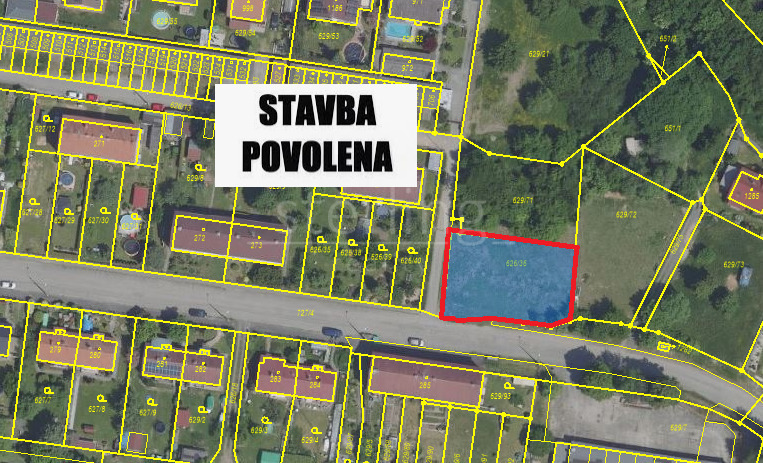 Prodej pozemku (811 m2) se stavebním povolením na trojdům; Třebenice - Štěchovice, okr. Praha-západp