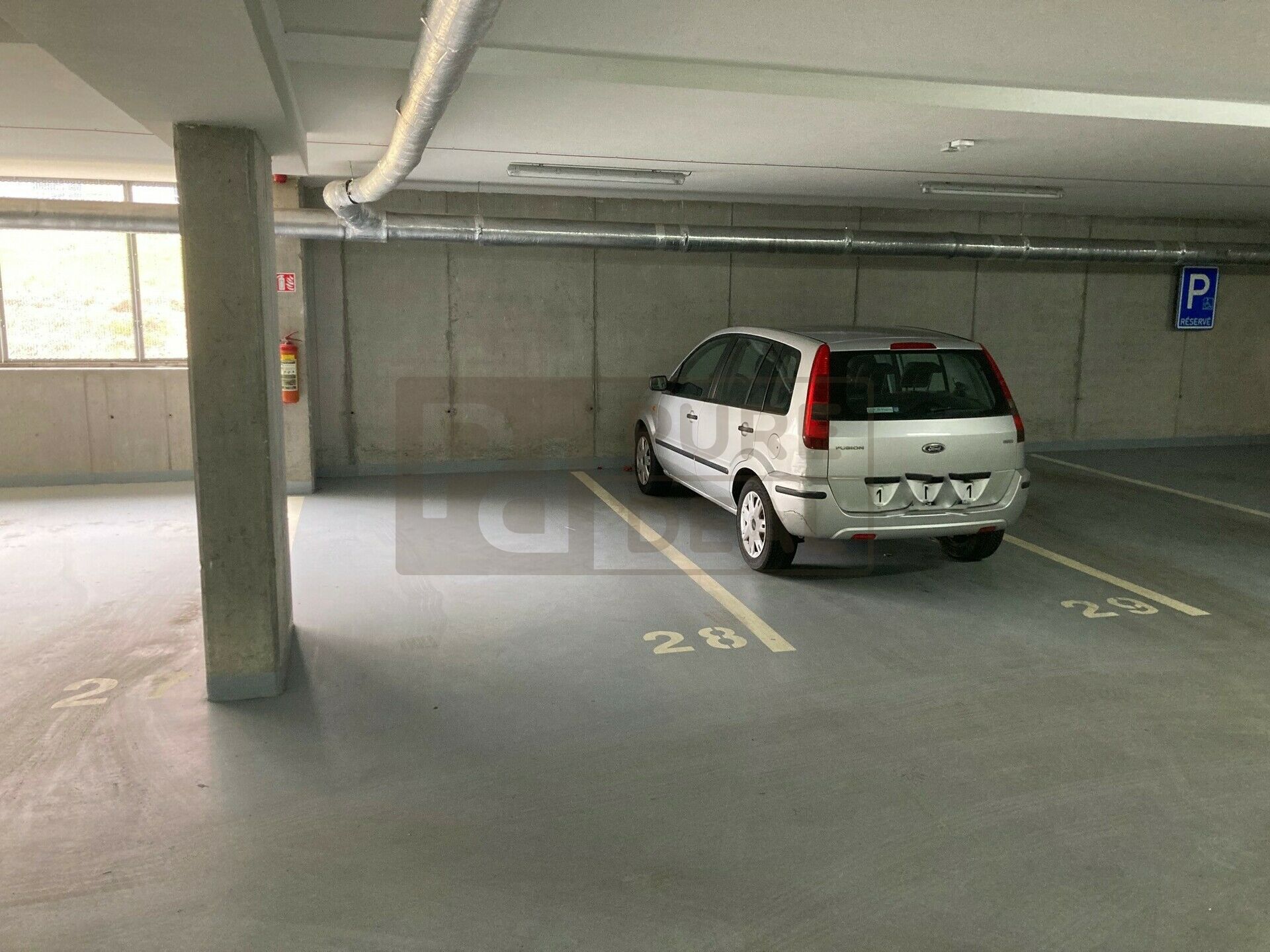 Pronájem vnitřního parkovacího stání v přízemí BD v Poděbradech