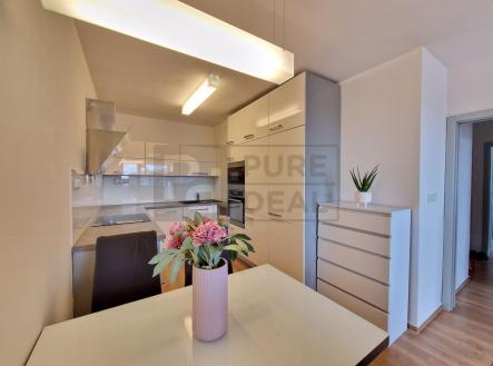 Pronájem bytu, 3+kk, 63 m²