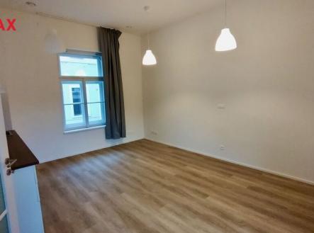 img-5.jpeg | Pronájem bytu, 1+kk, 844 m²