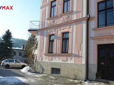 Exteriér - vchod do budovy | Pronájem - obchodní prostor, 30 m²