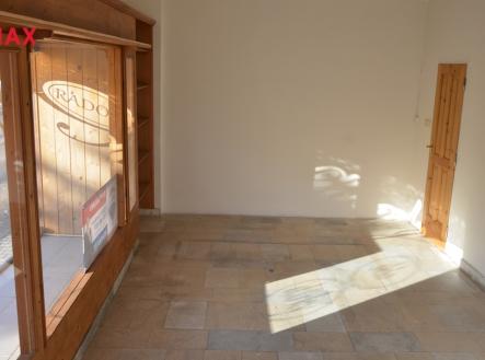 Interiér - výloha | Pronájem - obchodní prostor, 30 m²