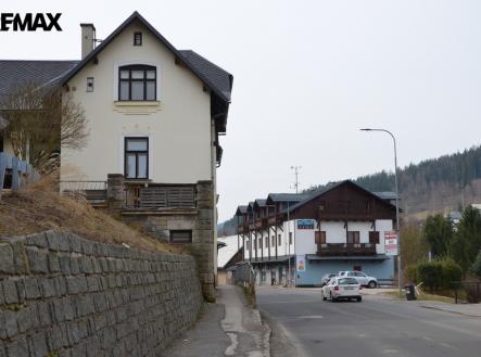 Exteriér budovy | Pronájem - obchodní prostor, 78 m²