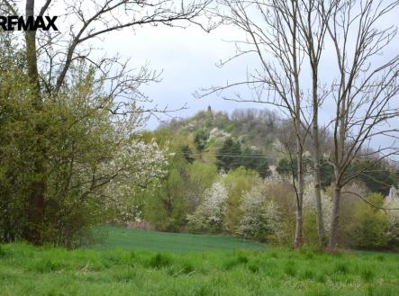Výhled na zříceninu hradu Veliš | Prodej - pozemek, trvalý travní porost, 744 m²