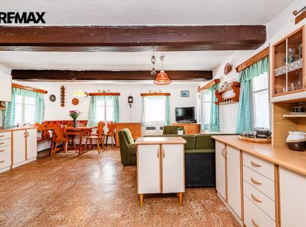 přízemí pokoj s kuchyní | Prodej - dům/vila, 215 m²