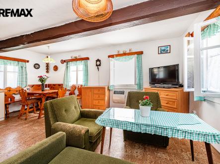 přízemí pokoj s kuchyní | Prodej - chata/rekreační objekt, 215 m²