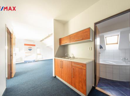 REMAX Centrum | Pronájem - kanceláře, 158 m²