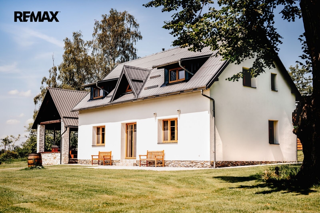 +420 739 604 767 I www.vaclavadamcik.cz I vaclav.adamcik@re-max.cz I prodej Vila Beskydy