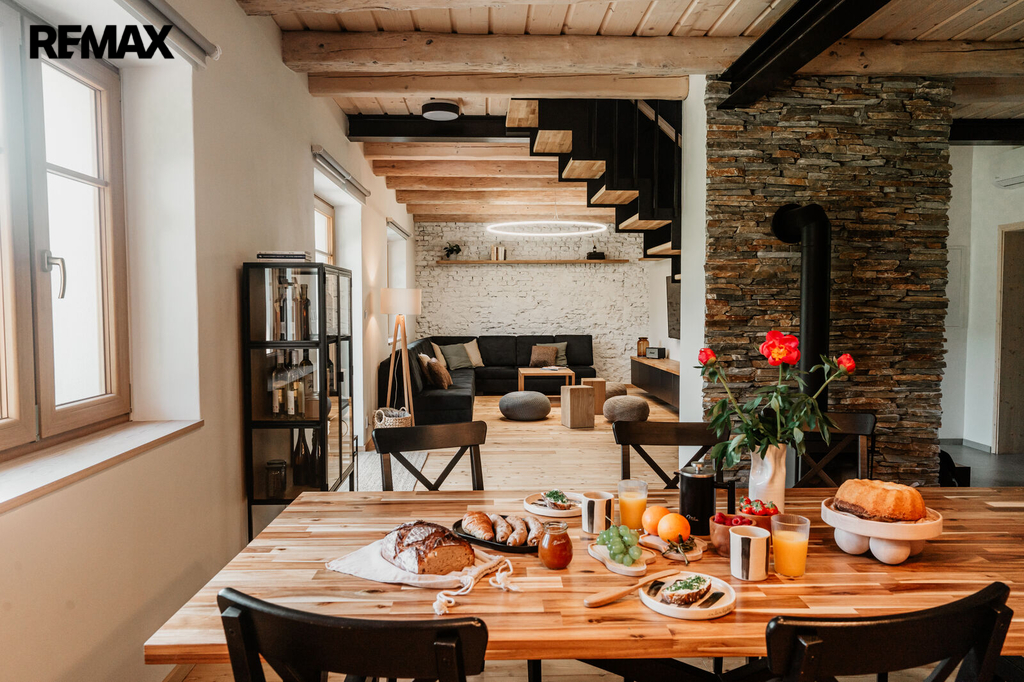 +420 739 604 767 I www.vaclavadamcik.cz I vaclav.adamcik@re-max.cz I prodej Vila Beskydy