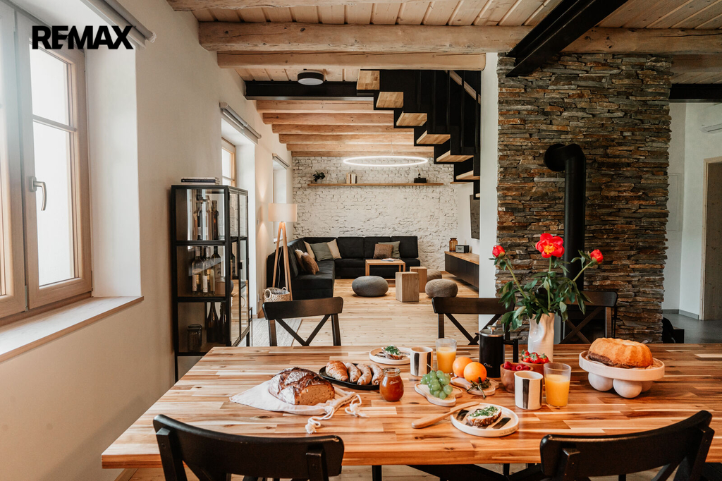 +420 739 604 767 I www.vaclavadamcik.cz I vaclav.adamcik@re-max.cz I prodej Vila Beskydy