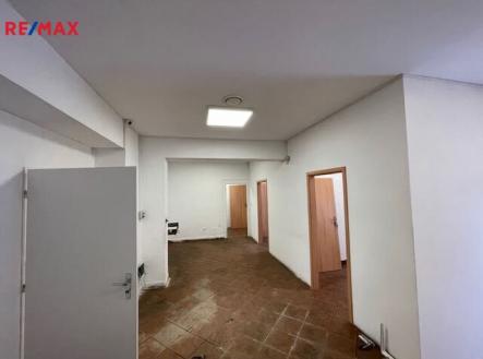 Českobratrská⎟Petr Sonnenschein⎟+420 778 750 999⎟RE/MAX Centrum | Pronájem - obchodní prostor, 215 m²