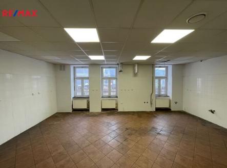 Českobratrská⎟Petr Sonnenschein⎟+420 778 750 999⎟RE/MAX Centrum | Pronájem - obchodní prostor, 215 m²