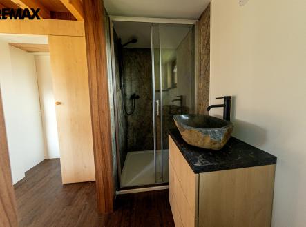 Sprchový kout | Prodej - malý objekt/garáž