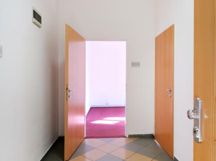 +420 604 191 744 I denisa.myslivcova@re-max.cz | Pronájem - kanceláře, 90 m²