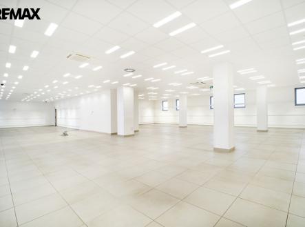 dscf5903.jpg | Pronájem - obchodní prostor, 550 m²