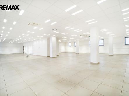 dscf5903.jpg | Pronájem - obchodní prostor, 550 m²