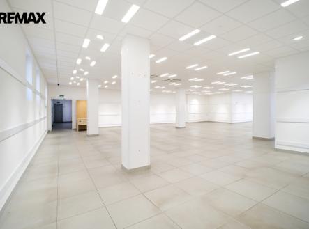 dscf5911.jpg | Pronájem - obchodní prostor, 550 m²