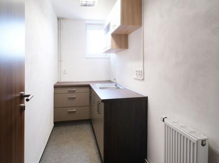 kuchyňka, ul. Rudná, 2.NP | Pronájem - kanceláře, 17 m²