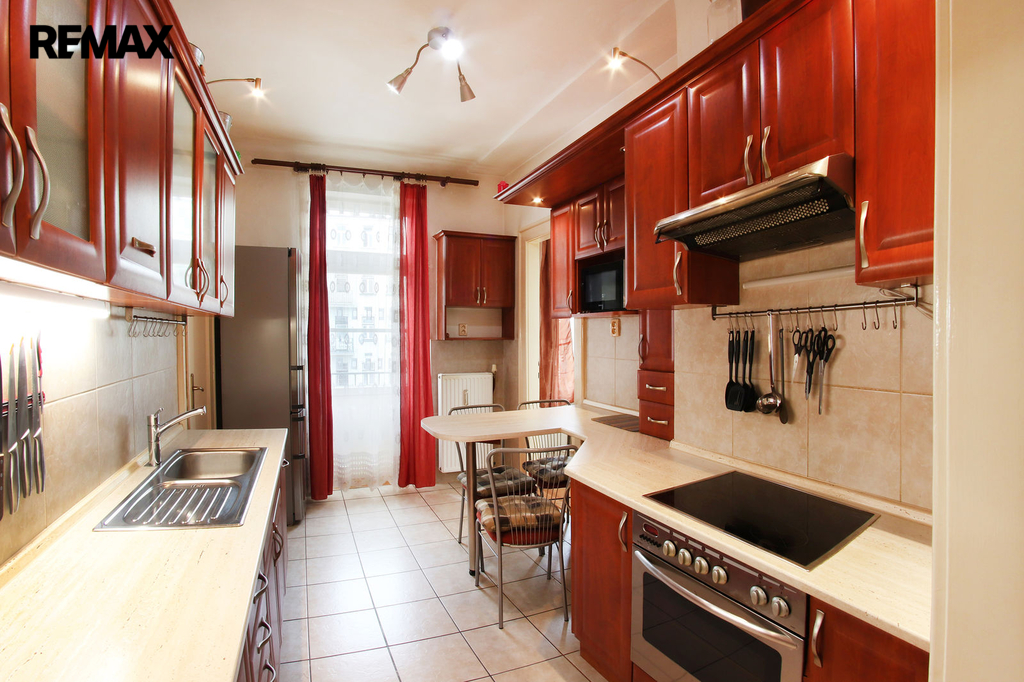  +420 739 604 767 I www.vaclavadamcik.cz I vaclav.adamcik@re-max.cz