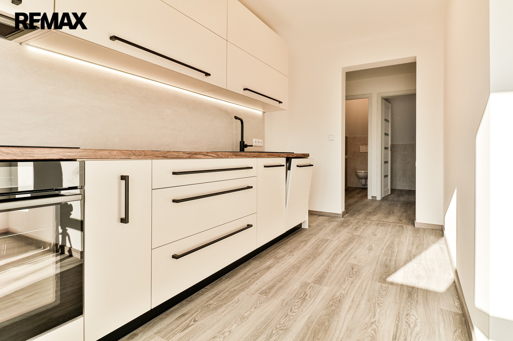 +420 739 604 767 I www.vaclavadamcik.cz I vaclav.adamcik@re-max.cz I pronájem bytu 3+kk Kaňovice