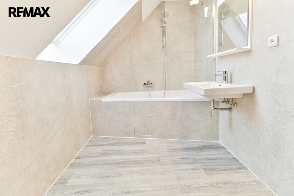 +420 739 604 767 I www.vaclavadamcik.cz I vaclav.adamcik@re-max.cz I pronájem bytu 3+kk Kaňovice