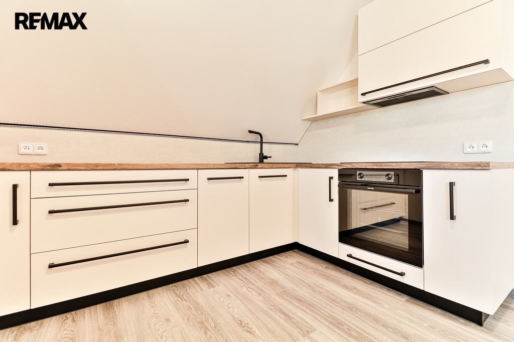 +420 739 604 767 I www.vaclavadamcik.cz I vaclav.adamcik@re-max.cz I pronájem bytu 2+kk Kaňovice