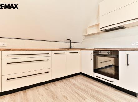 +420 739 604 767 I www.vaclavadamcik.cz I vaclav.adamcik@re-max.cz I pronájem bytu 2+kk Kaňovice | Pronájem bytu, 2+kk, 40 m²