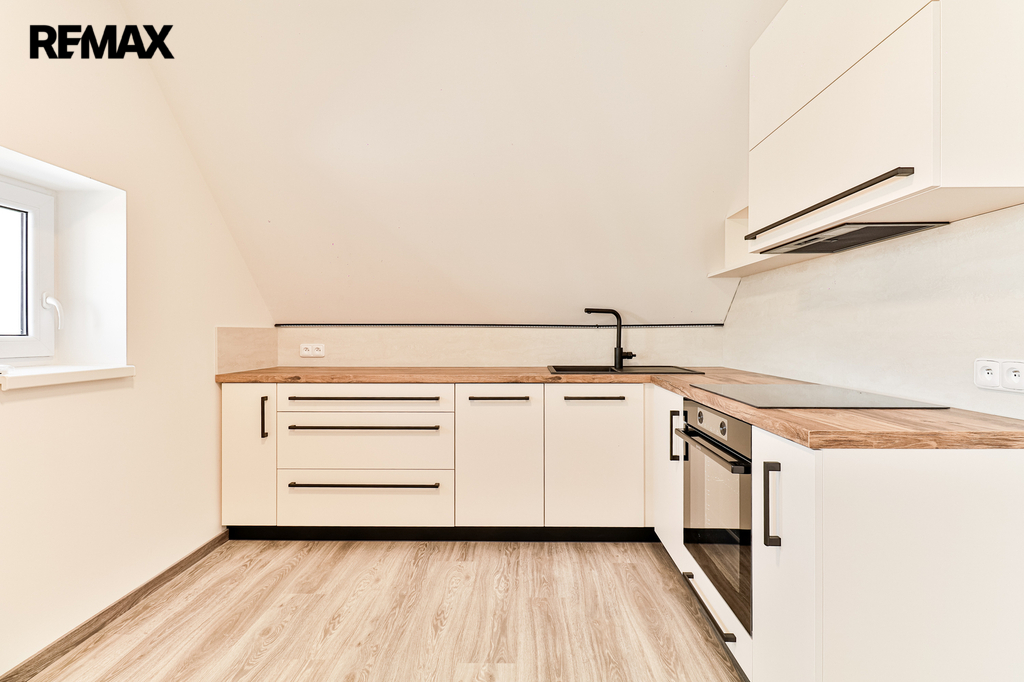 +420 739 604 767 I www.vaclavadamcik.cz I vaclav.adamcik@re-max.cz I pronájem bytu 2+kk Kaňovice